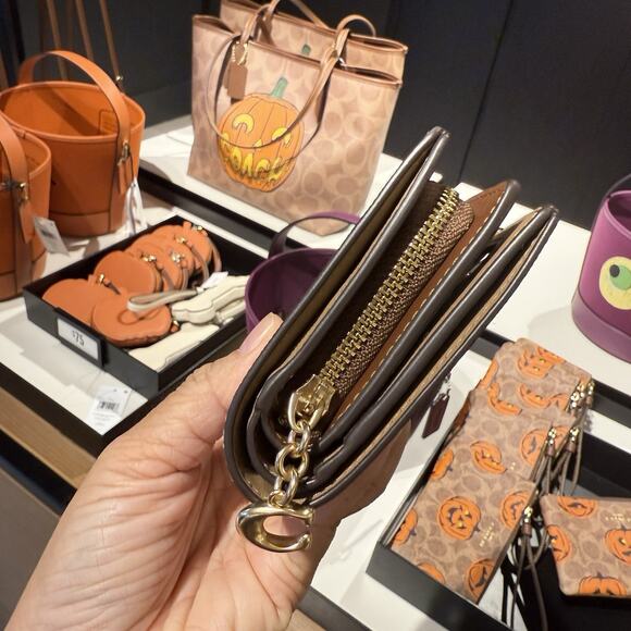 Last 2 ‼️COACH CCR19 Snap Wallet Signature Canvas Halloween pumpkin - Picture 2 of 6